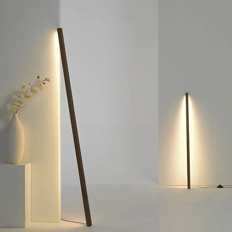 Nordisk Minimalistisk Trægulvlampe