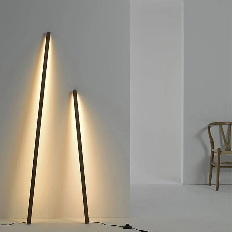 Nordisk Minimalistisk Trægulvlampe