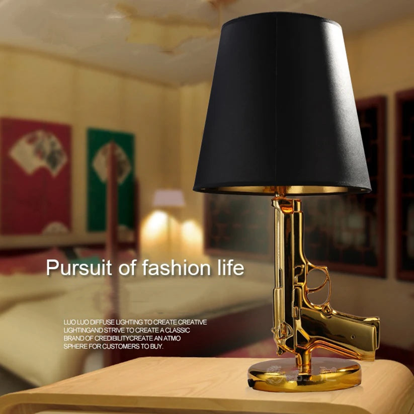 Baretta Pistol Bordlampe